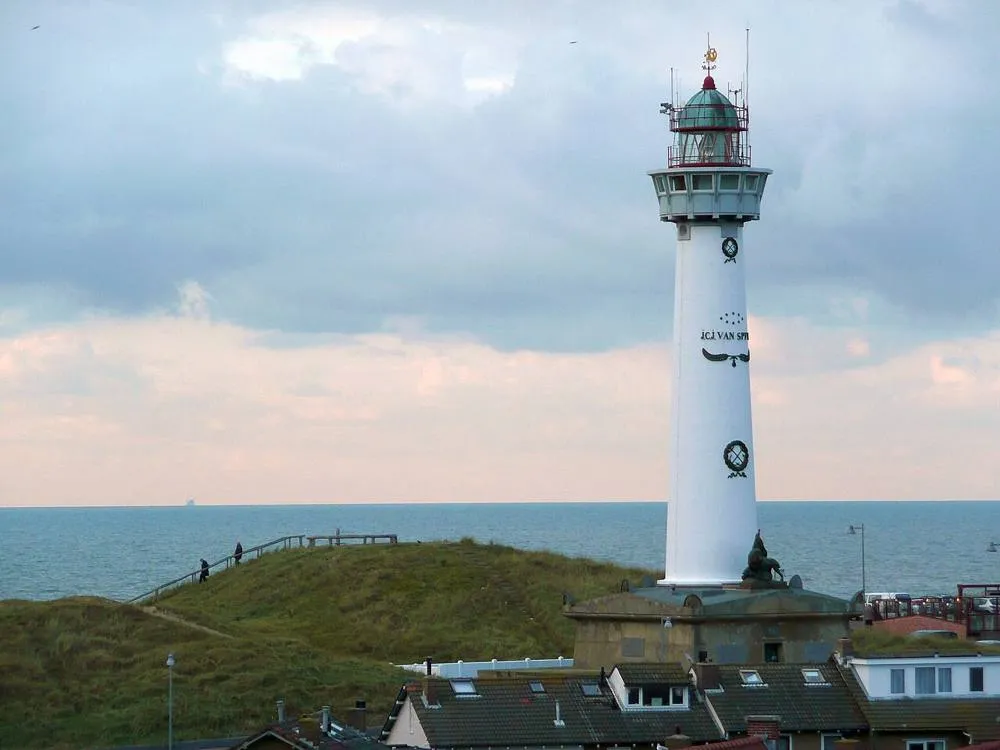 Egmond aan Zee: Egmond aan Zee - lighthouse zoomed